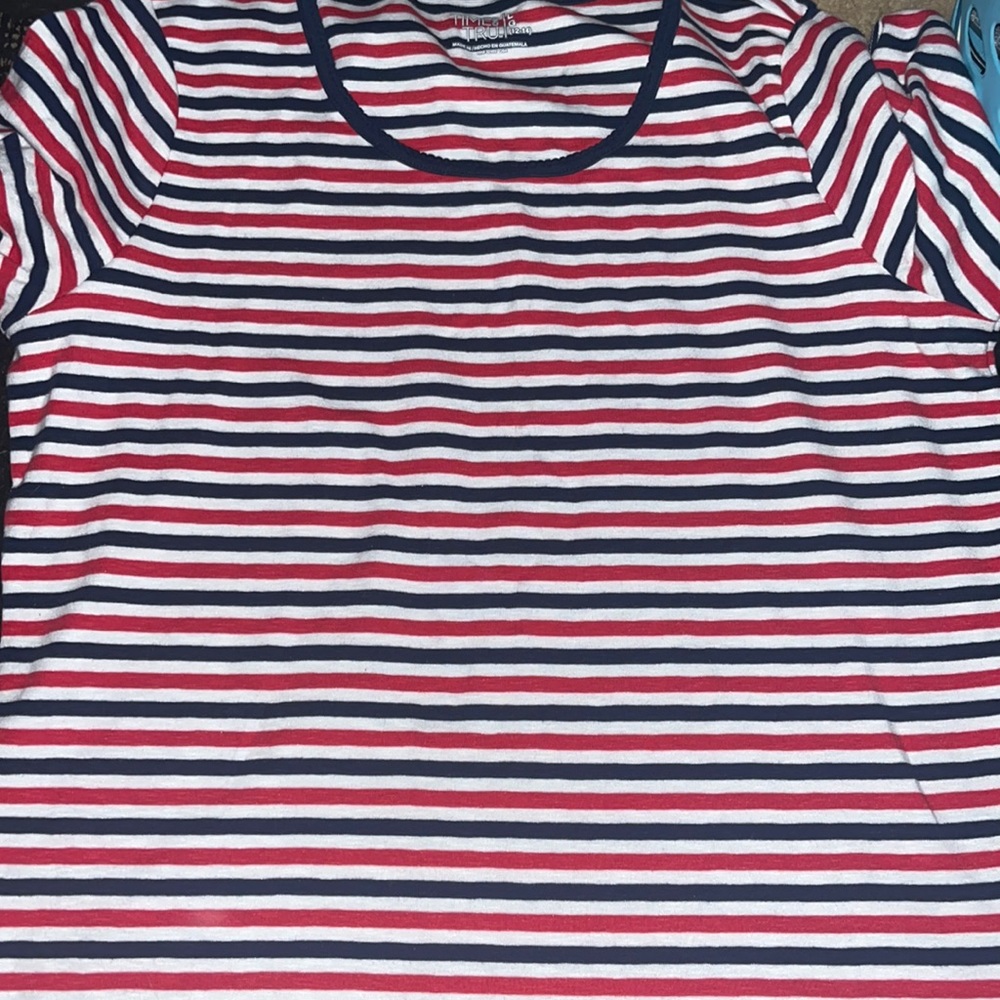 Time and Tru Short Sleeve Tee -L